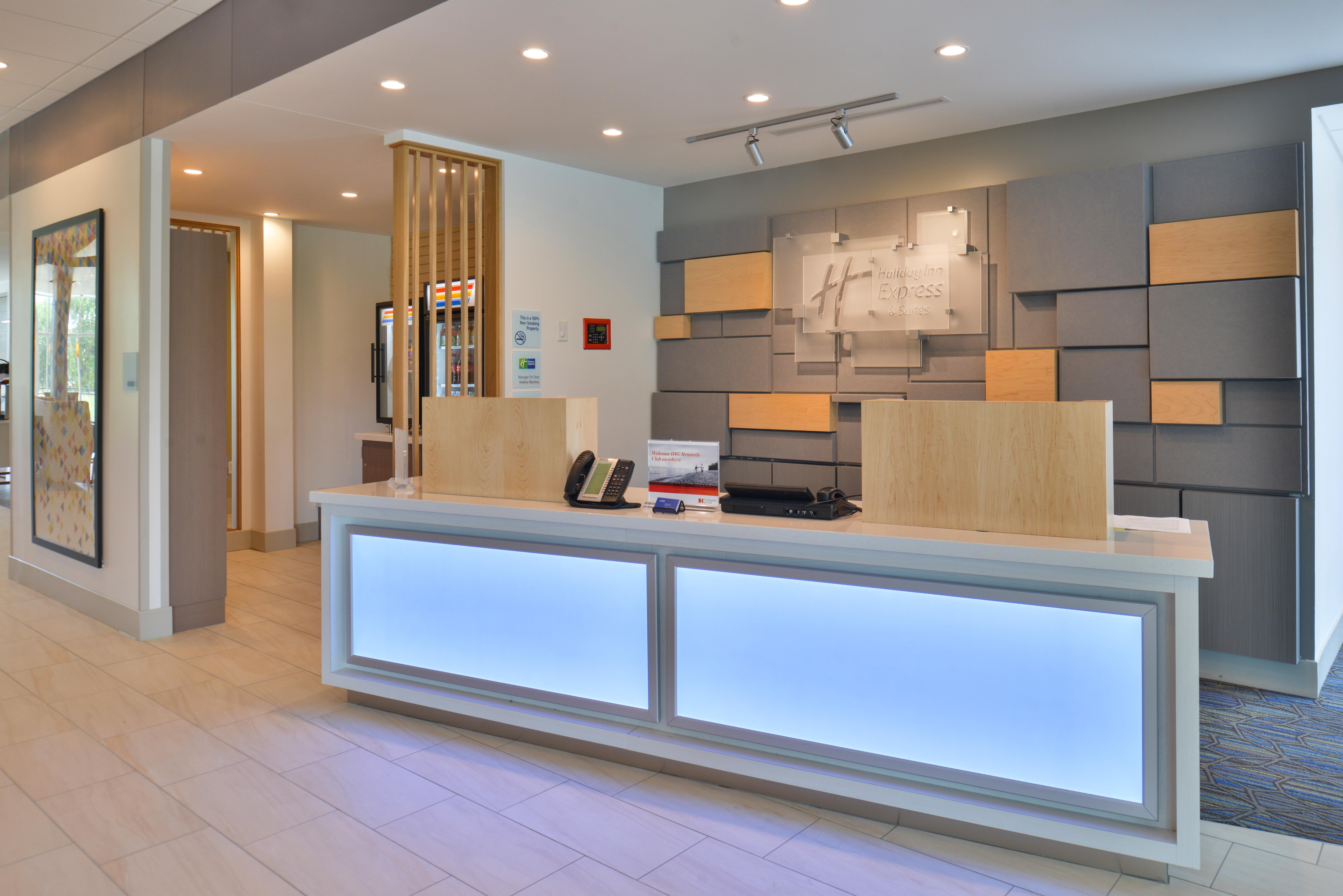 Holiday Inn Express & Suites Omaha Airport By Ihg Carter Lake Kültér fotó