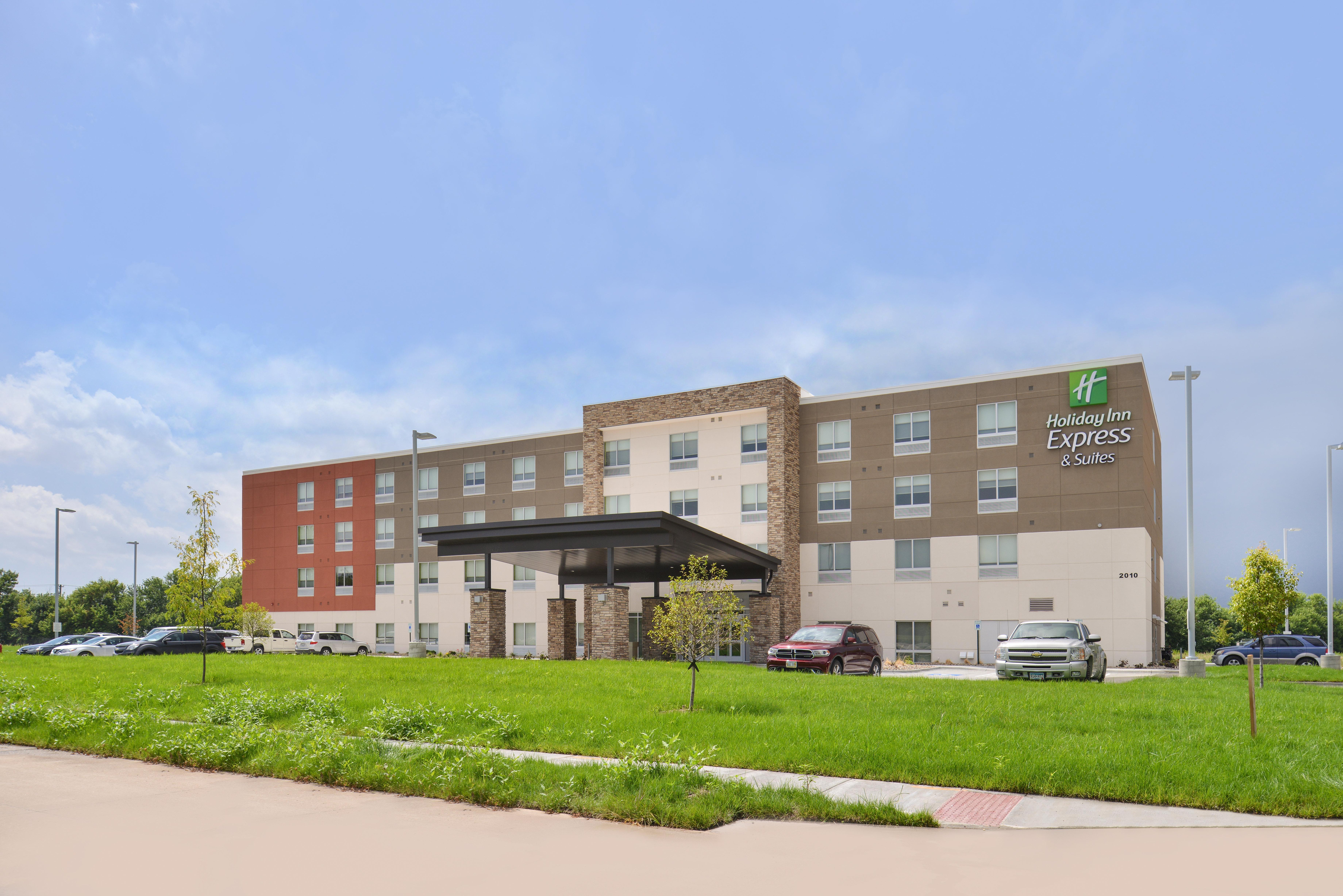 Holiday Inn Express & Suites Omaha Airport By Ihg Carter Lake Kültér fotó