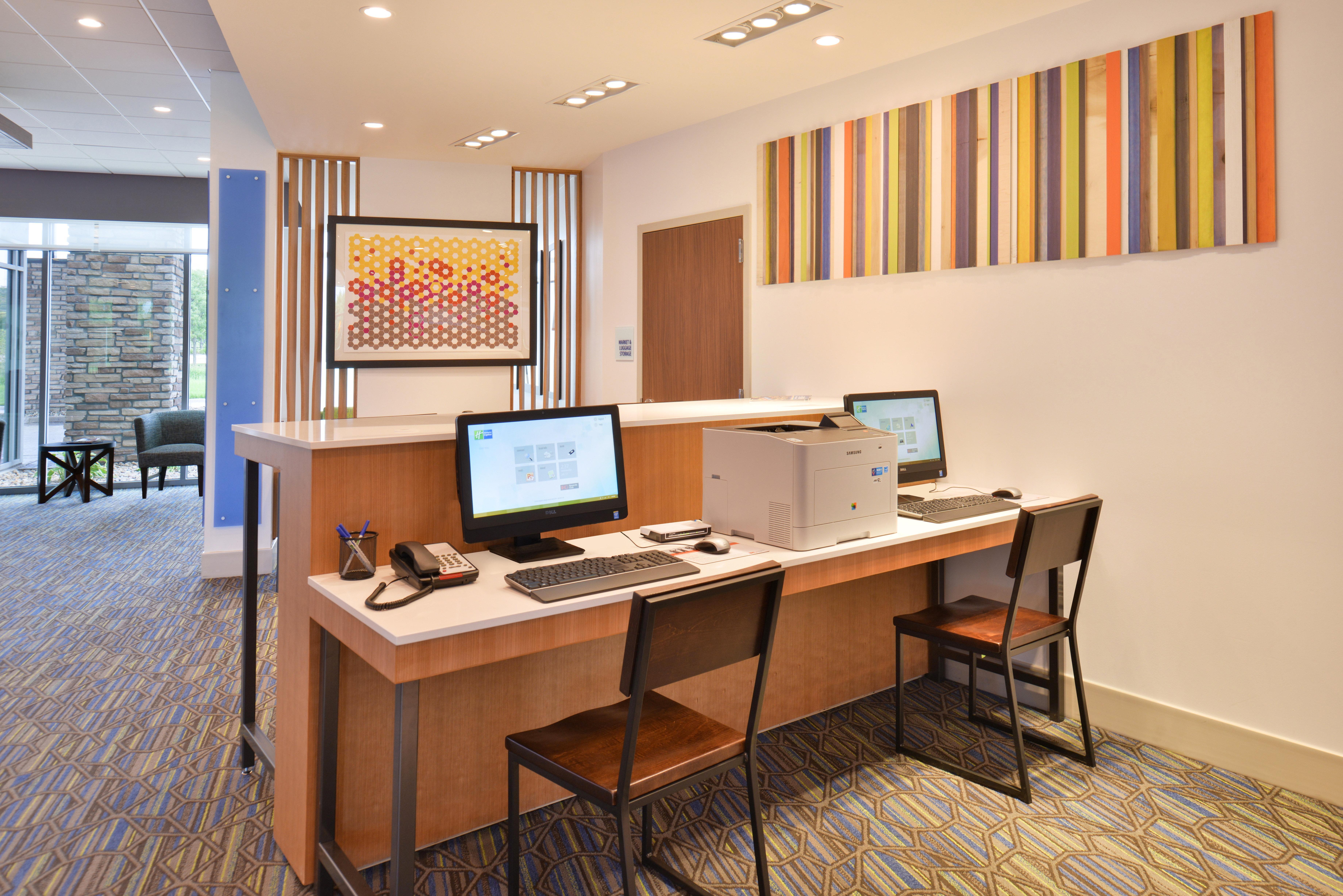 Holiday Inn Express & Suites Omaha Airport By Ihg Carter Lake Kültér fotó