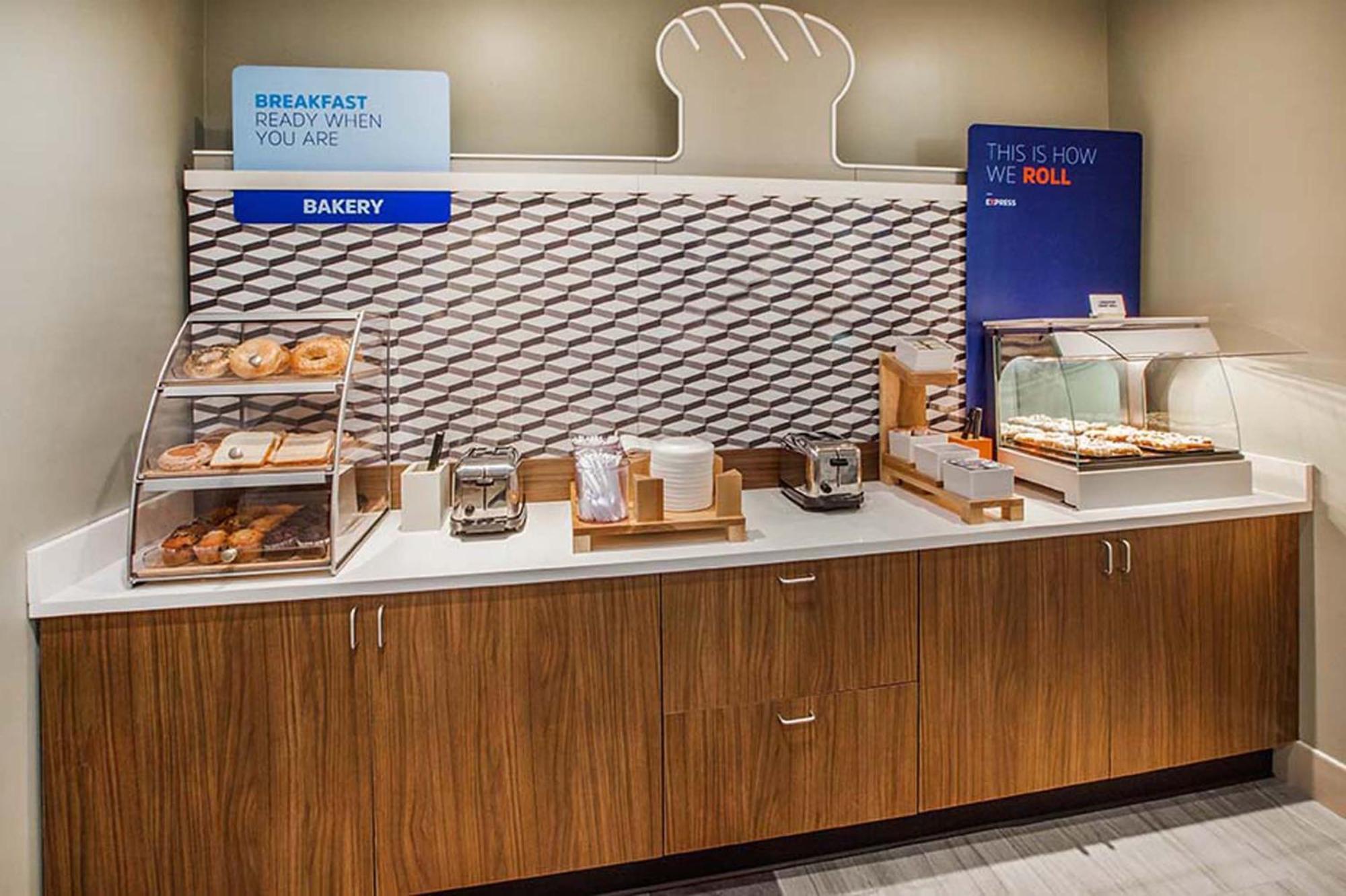 Holiday Inn Express & Suites Omaha Airport By Ihg Carter Lake Kültér fotó