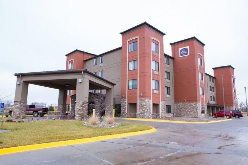 Holiday Inn Express & Suites Omaha Airport By Ihg Carter Lake Kültér fotó